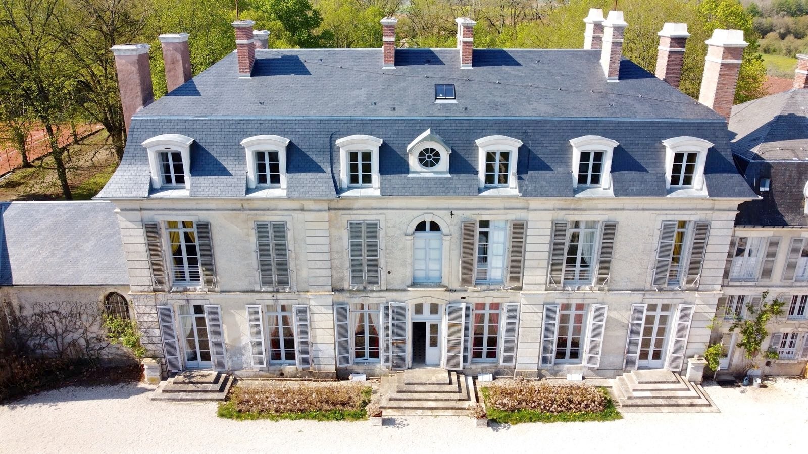 bourgogne franche comte versailles chateau des barres devanture chateau