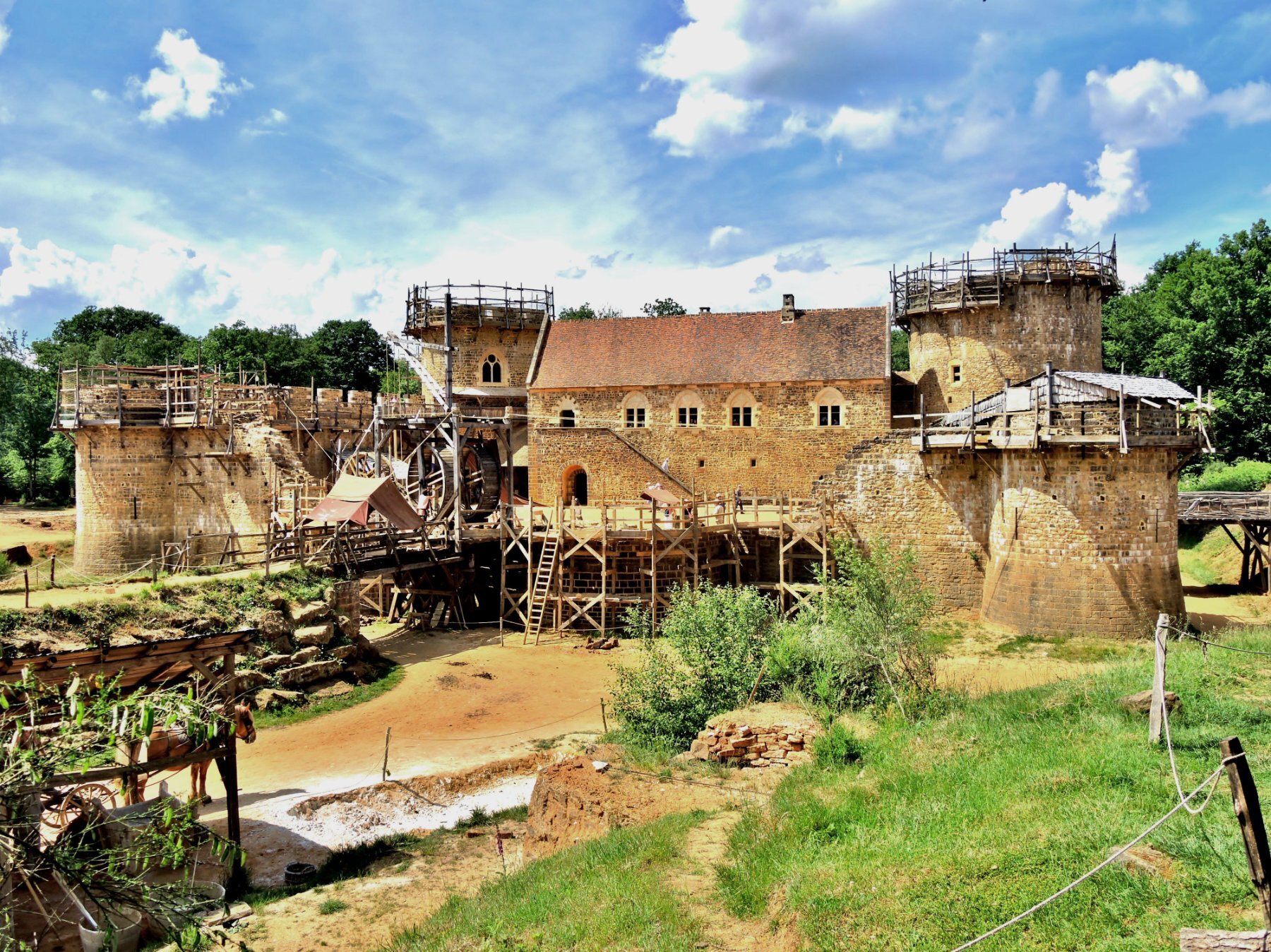 chantier medieval guedelon 2017 bourgogne