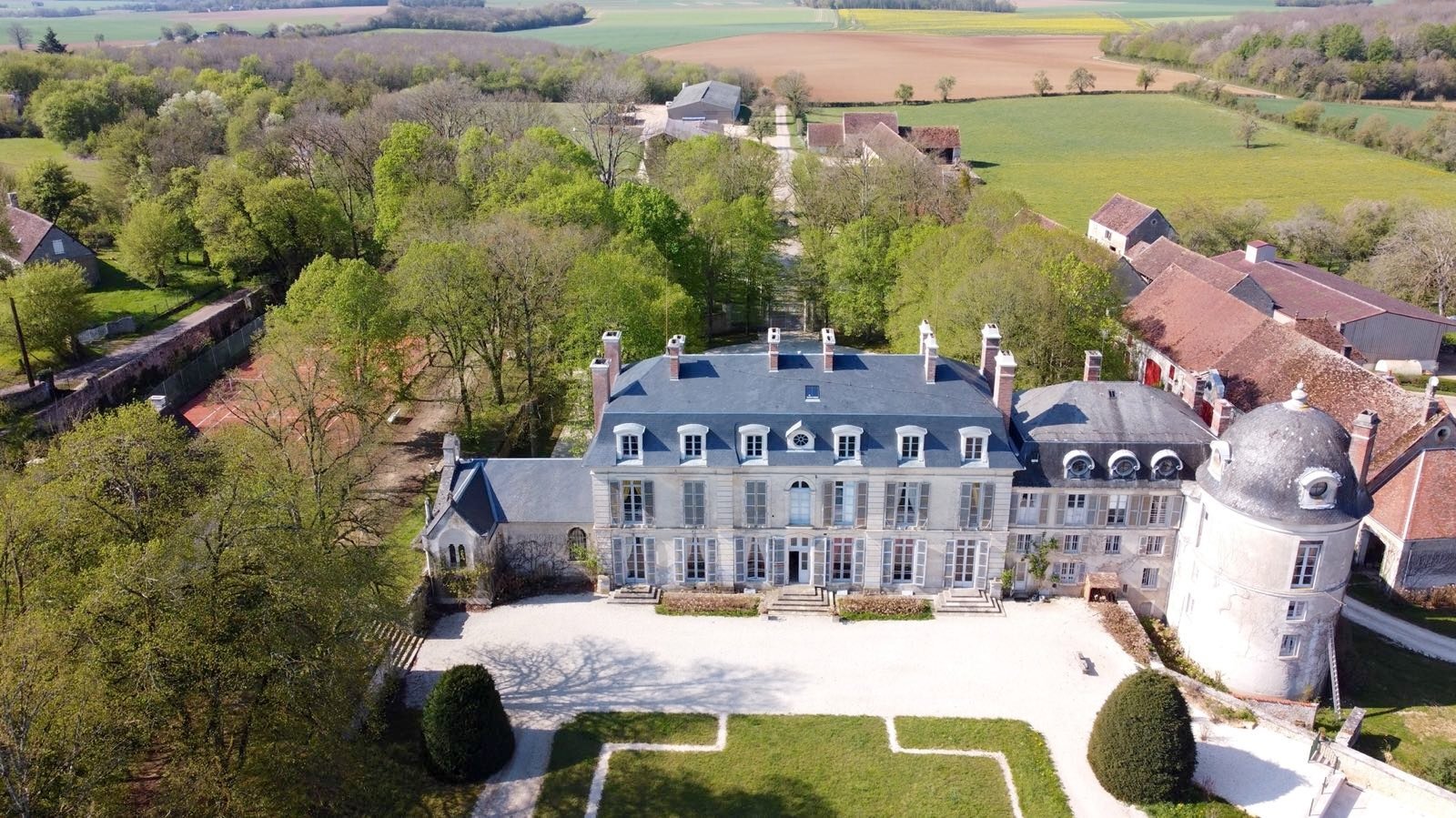 chateau des barres devanture parc proche paris saintpuits