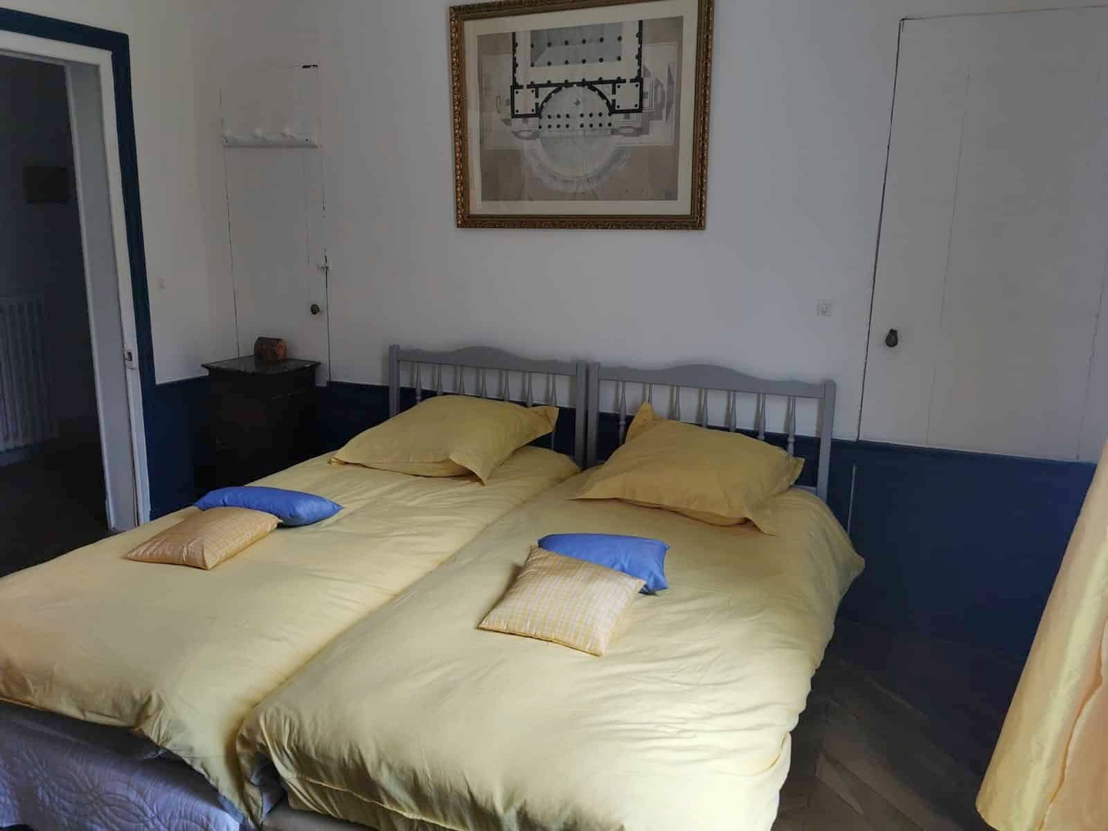 proche paris saintpuits chateau des barres yonne chambre gite devanture